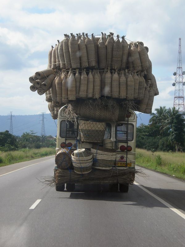Bus_loaded_with_baskets_and_fish_traps_Ghana [800x600]